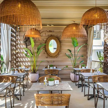 Aparthotel Pefki Deluxe Residences 4*