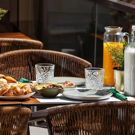 מלון דירות Pefki Deluxe Residences 4*