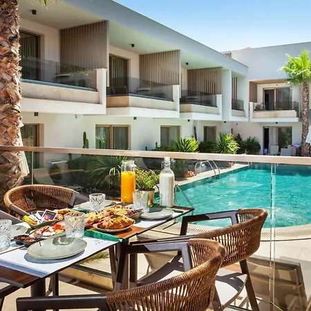 מלון דירות Pefki Deluxe Residences 4*