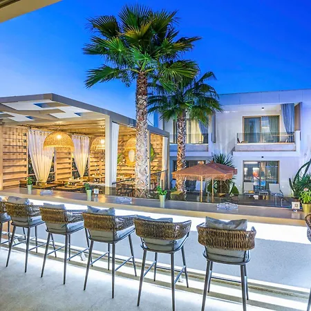מלון דירות Pefki Deluxe Residences - Adults Only 16plus 4*