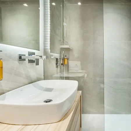 Pefki Deluxe Residences 4*